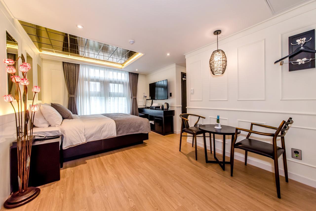 Jeju Hertz Hotel ภายนอก รูปภาพ